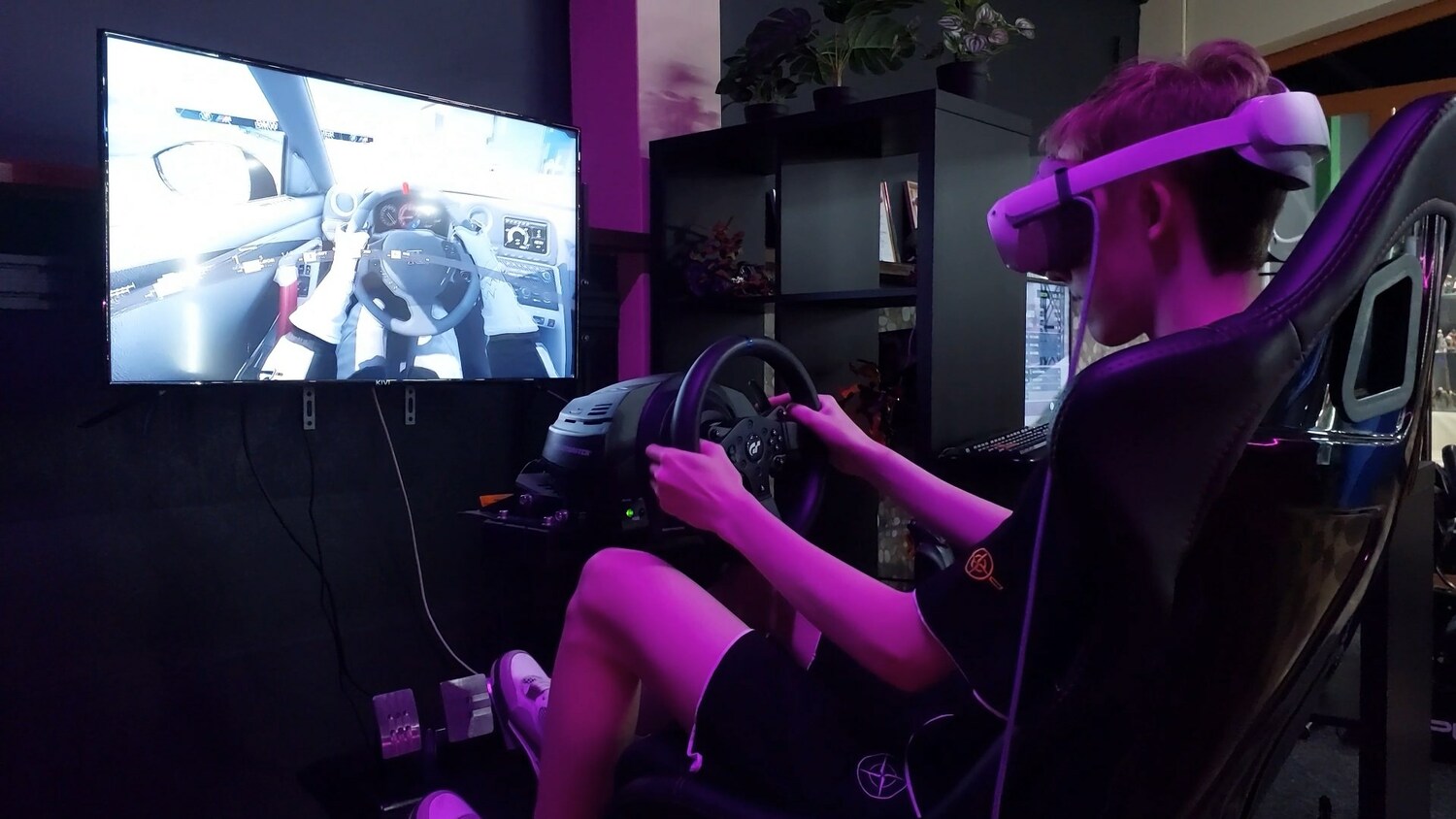 Подвижный автосимулятор 3DOF (Установлен в ТРЦ "Новосити")